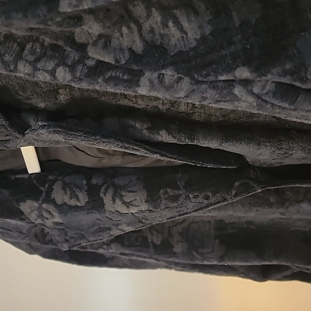 American Exchange Floral Brocade Fitted Jkt Black Size Medium 3 Buttons Missing